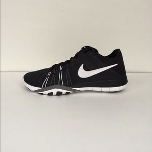 Nike Free Train6 Black NIB Women Size 6